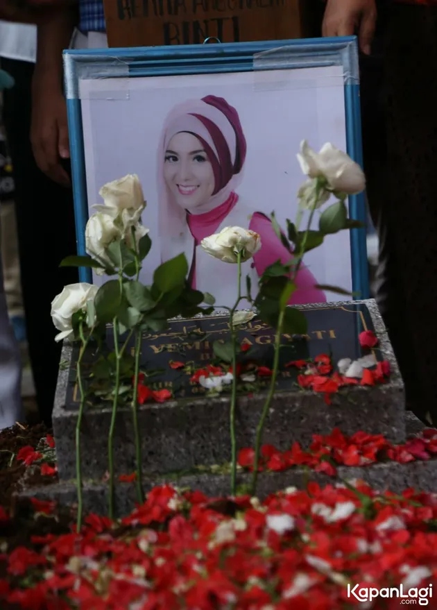Pemakaman Renita Sukardi