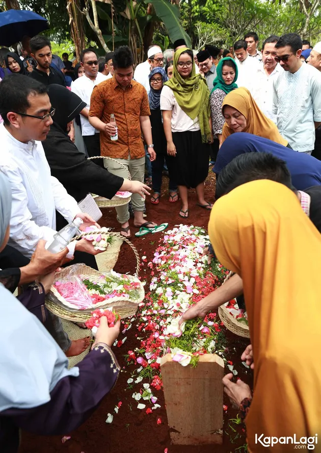 Pemakaman Almarhum Ayah Tasya Kamila