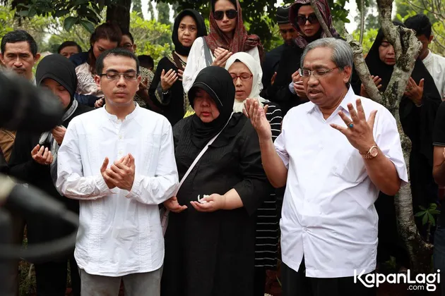 Pemakaman Almarhum Ayah Tasya Kamila