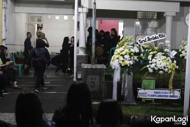 FOTO: Isak Tangis Para Member JKT48 Pecah Saat Melayat Jiro Inao