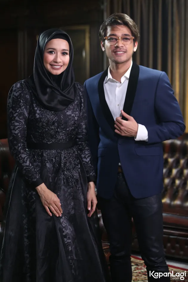 Bella menyatakan bahwa ia merasakan grogi sebelum menyanyikan lagu ini lho. Namun, hal tersebut terbantu dengan adanya Wafda.