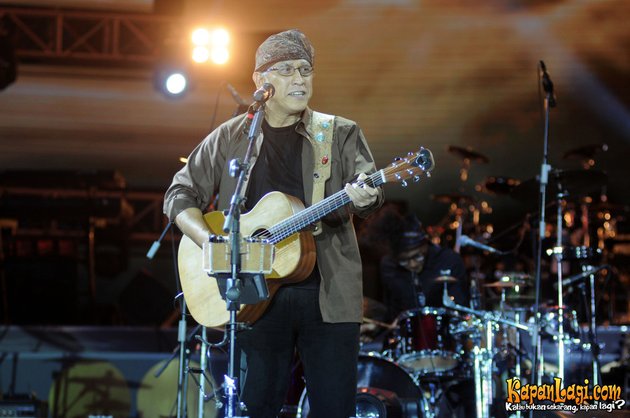 Acara TV Lawas Foto Iwan Fals Gebrak Orang Indonesia Dalam Acara Ultah Acara TV Lawas Foto Iwan Fals Gebrak Orang Indonesia Dalam Acara Ultah