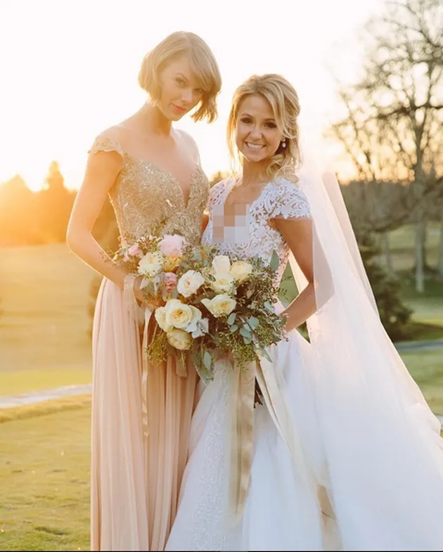 Taylor Swift Jadi Bridesmaid