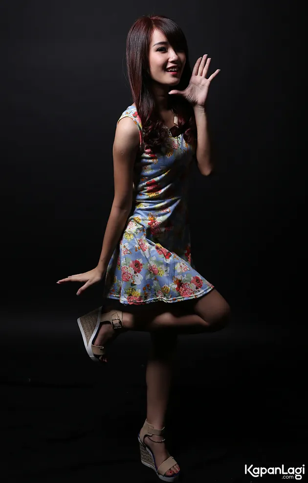 Redita Mutiara atau yang dikenal dengan nama Tata Chibi merupakan anggota baru Cherry Belle yang berasal dari Palembang.