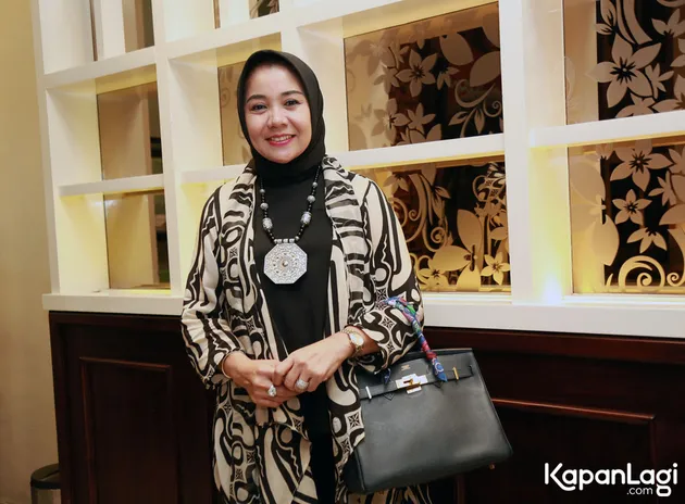 Nikita Willy - Yora Febrine