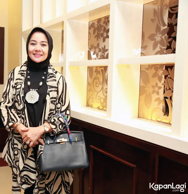 Nikita Willy - Yora Febrine