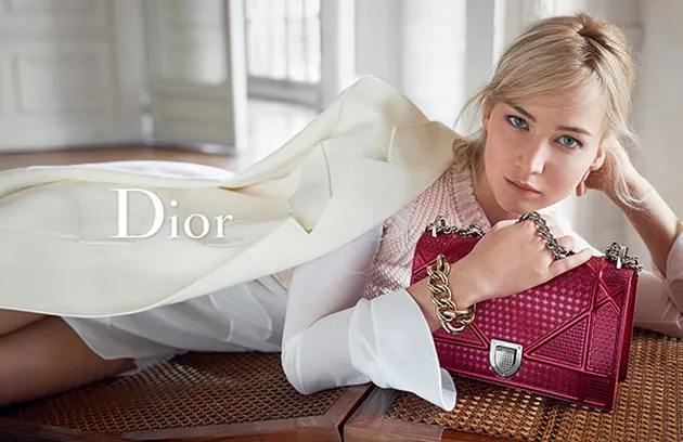 Jennifer Lawrence Jadi Model Tas Mahal