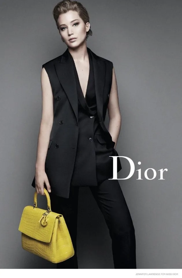 Jennifer Lawrence Jadi Model Tas Mahal