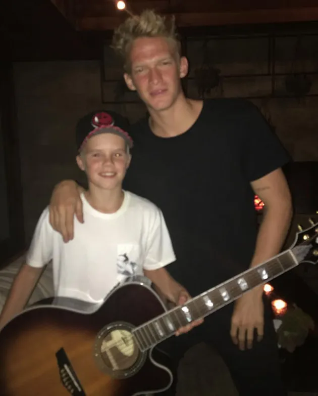 Cruz Beckham Jadi Penyanyi