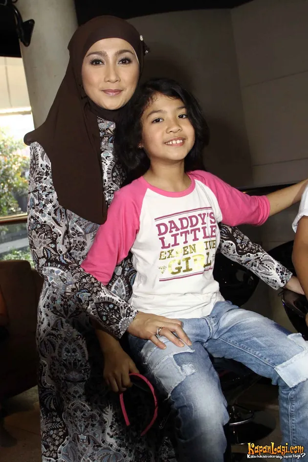 FOTO: JADUL DESY RATNASARI, DARI 'TENDA BIRU' - IBU SECANTIK ABG