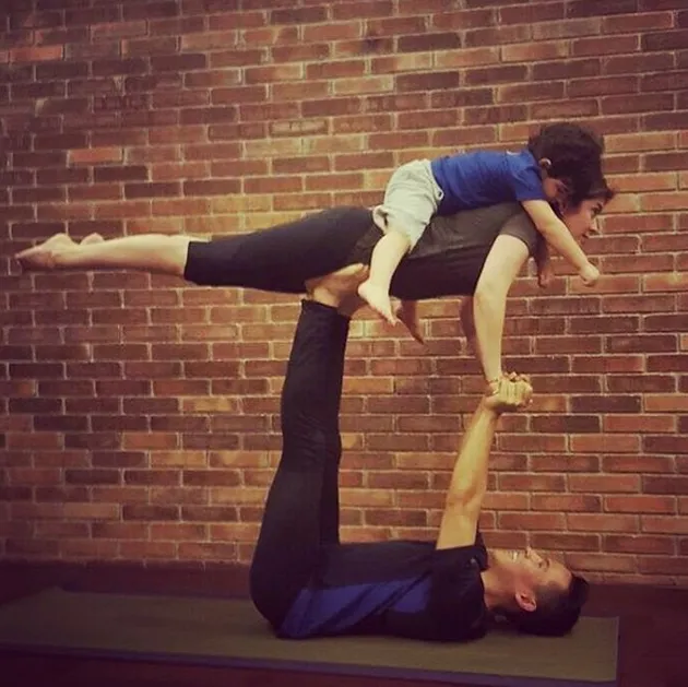 acro yoga, acroyoga, seleb acroyoga, apa itu acro yoga