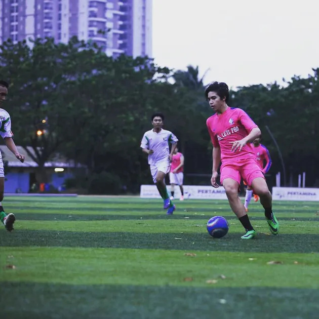 [FOTO] Jago Main Bola, Al El &amp; Dul Saingi Kegantengan CR7