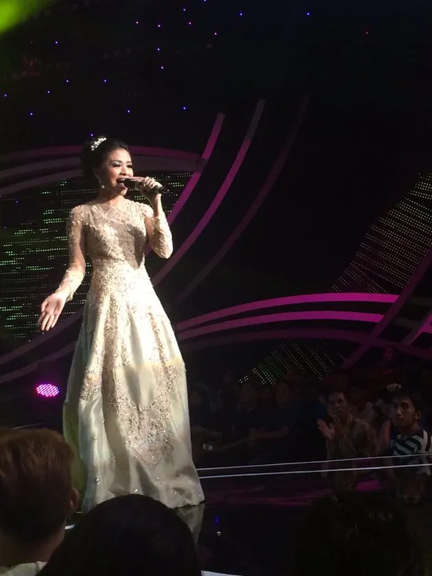 Masing-masing kontestan diberikan kesempatan perform di atas panggung sebanyak dua kali.