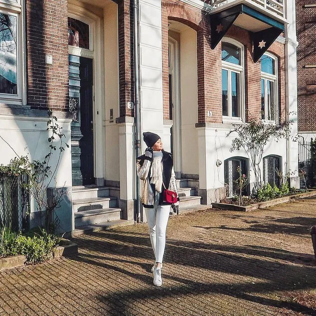 Al Ghazali - Alyssa Daguise