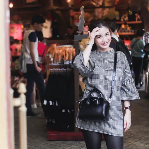 Chelsea Olivia - Glenn Alinskie