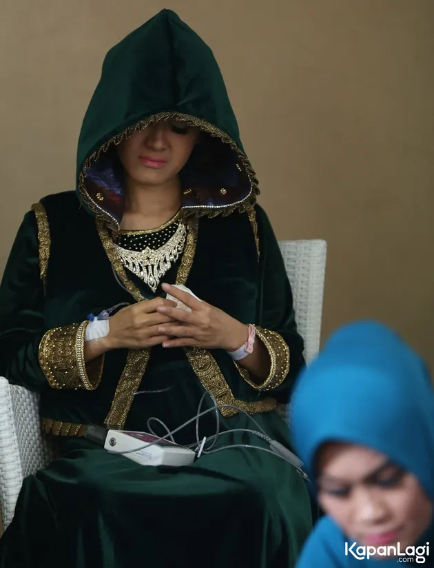 Julia Perez gelar pengajian jelang operasi