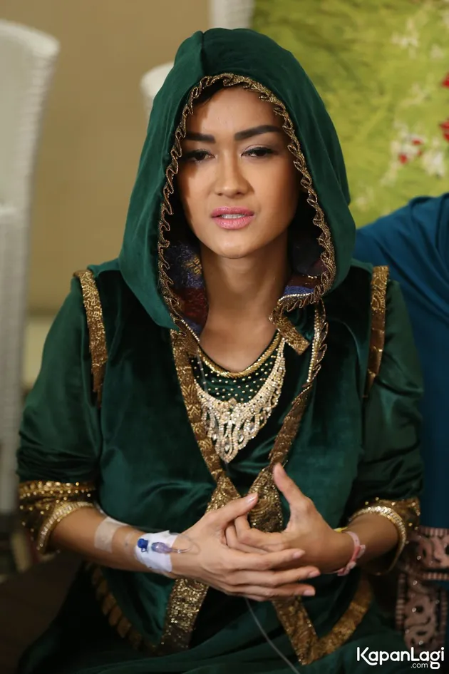 Julia Perez gelar pengajian jelang operasi