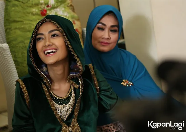 Julia Perez gelar pengajian jelang operasi