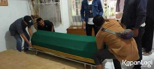 Photo of Ria Irawan's Body After Arriving at the Funeral Home, Already Wrapped in Shroud Since Leaving the Hospital