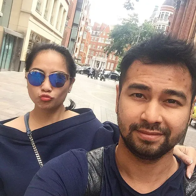 Liburan 2 minggu, Raffi bersama Gigi dan Rafathar terbang ke 4 negara Eropa, yakni Spanyol, Prancis, Inggris dan Belanda.