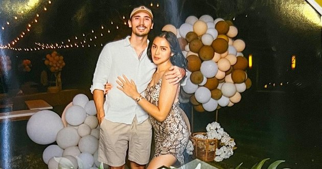 Photo of Jessica Iskandar at Jennifer Bachdim's Baby Shower, Once Again Becomes the Center of Attention for Not Wearing a Bra