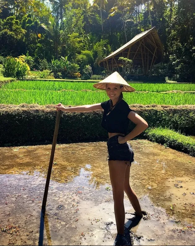 Josephine Skriver, Angel Baru VS