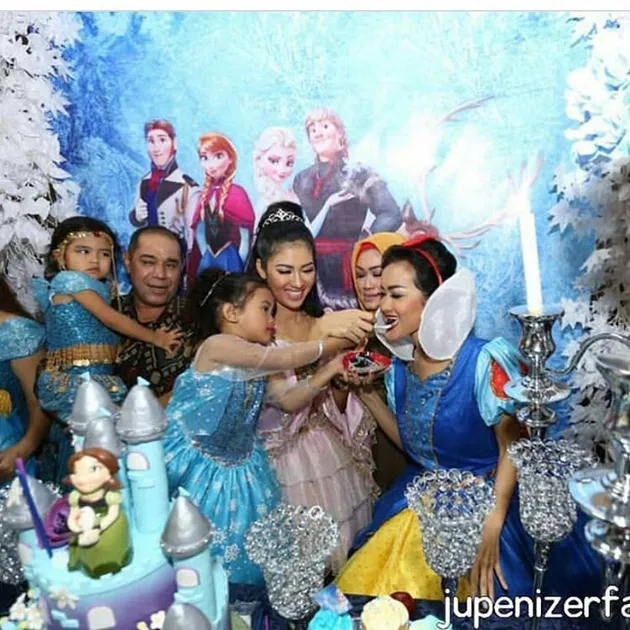 Ultah Keponakan Julia Perez