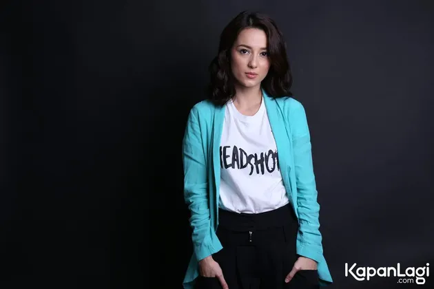 Julie Estelle - Headshot