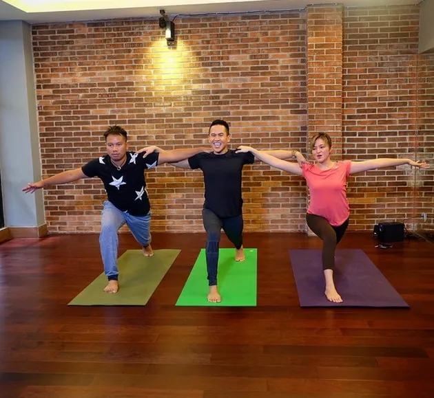 acro yoga, selebriti ikut acro yoga
