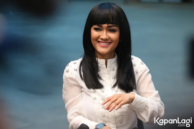 FOTO: JUPE JAWAB KRITIKAN DEWI PERSSIK PADA LAGU 'AKU ...