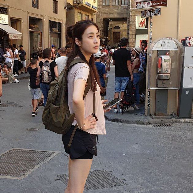 Photo of Kang Sora's Relaxing Vacation Without Makeup, Even Yawning by the Roadside