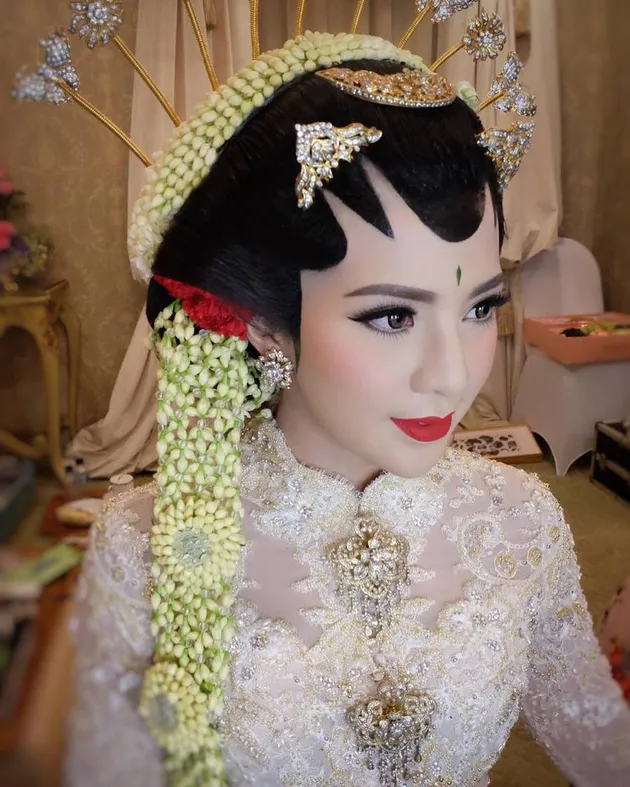 Foto pernikahan putri Gubernur Soekarwo - Kartika Prawita