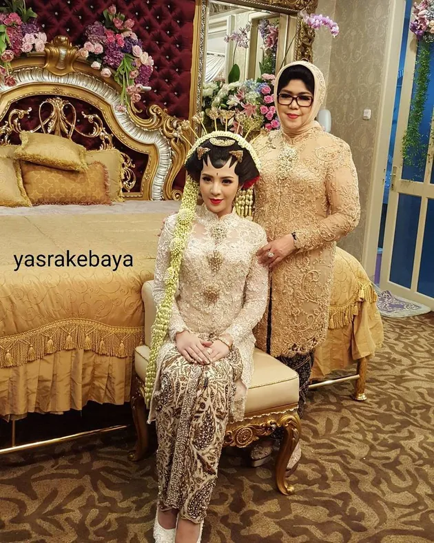 Foto pernikahan putri Gubernur Soekarwo - Kartika Prawita