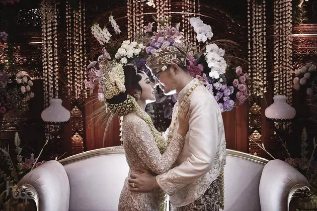 Foto pernikahan putri Gubernur Soekarwo - Kartika Prawita