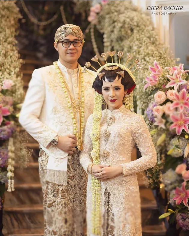 Foto pernikahan putri Gubernur Soekarwo - Kartika Prawita