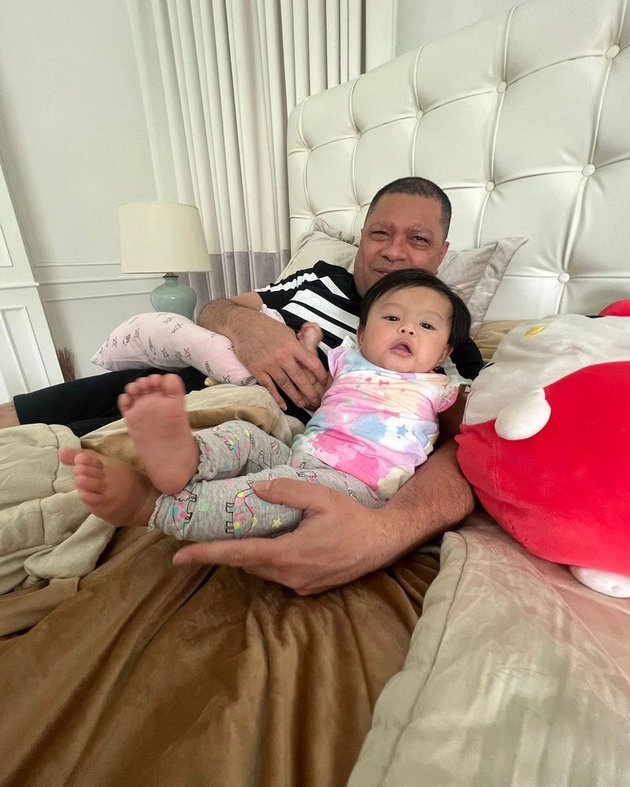 Raul Lemos' Sweet Moments with Ameena and Azura, Adorable Granddaughters that Avo Loves