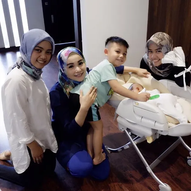 Soraya Larasati &amp; Anaknya
