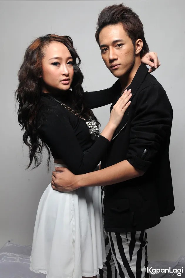 FOTO: Kedekatan Dicky Smash & PJ, Bikin Lagu Bertema LGBT 