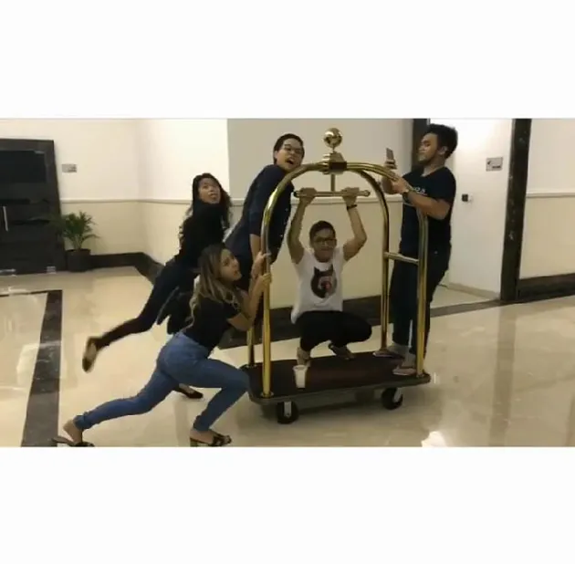 FOTO: Kedekatan Aurel Hermansyah dan Sang Pacar, Rabbani Zaki