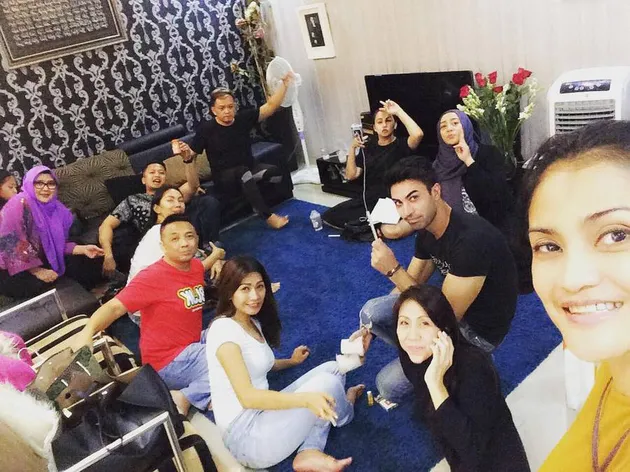 Tata Janeeta &amp; Sang Pacar