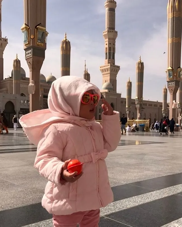 Olla Ramlan dan Keluarga Ibadah Umrah