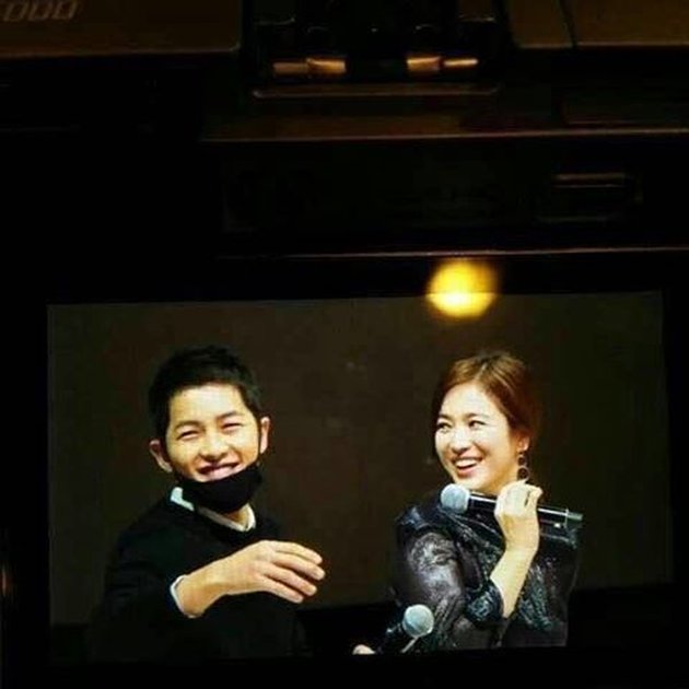 Foto Kejutan Kedatangan Song Joong Ki Di Fanmeet Song Hye