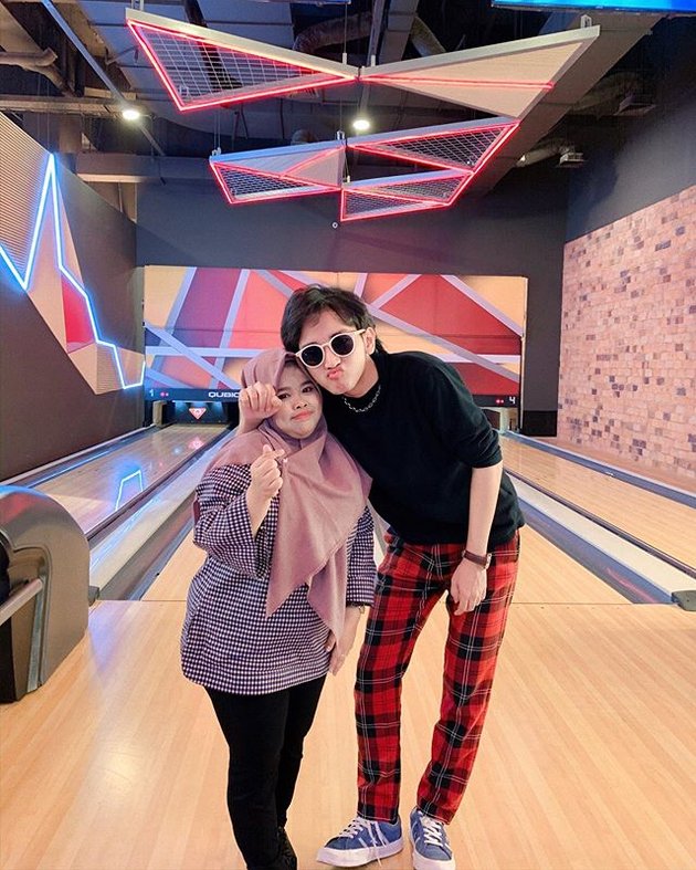 PHOTO: Kekeyi & Rio Ramadhan Date Again, Playing Bowling - Intimate Photobox