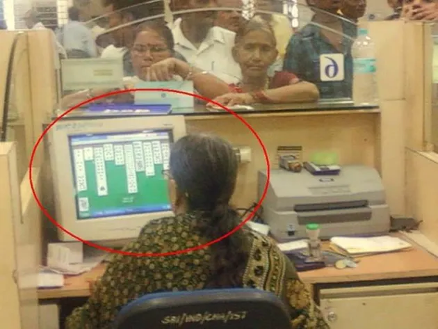 foto kelakuan aneh di tempat kerja