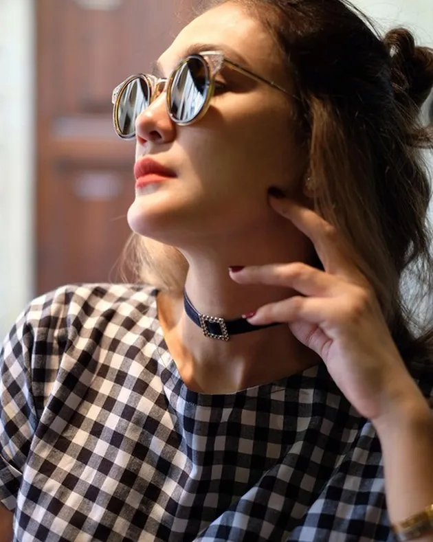 Aktris cantik Luna Maya memang tak hanya dikenal karena bakatnya dalam berakting. Wanita yang satu ini juga dikenal dengan gaya berbusana yang selalu bisa bikin terpukau!