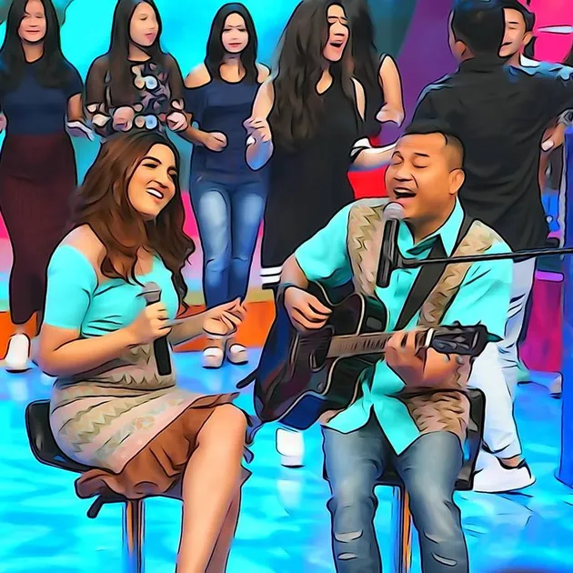 FOTO: KELUARGA ANANG MAKIN LENGKET DAN KOMPAK PAKAI BATIK 