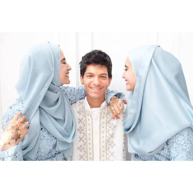 FOTO KELUARGA BESAR SHIREEN - ZASKIA, MARK SUNGKAR TIDAK ...