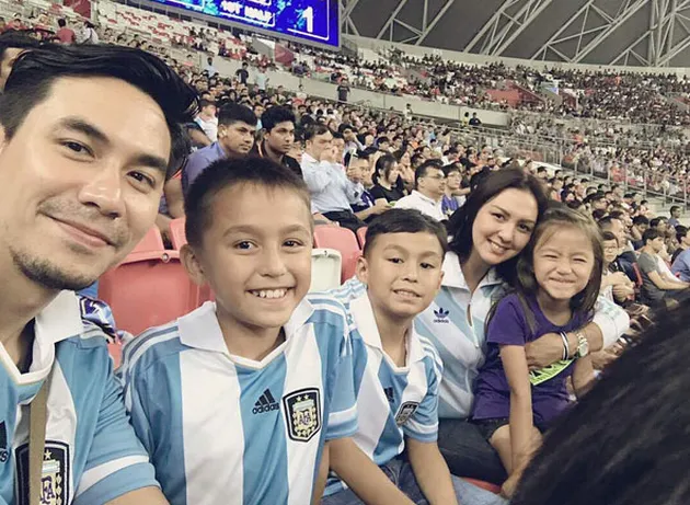 Football Trip Keluarga Darius - Donna Sinathrya