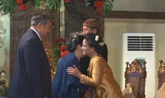 FOTO KELUARGA SBY DI NIKAHAN KAHIYANG, ANNISA TAMPIL SUPER 