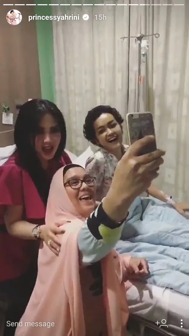 Syahrini - Julia Perez